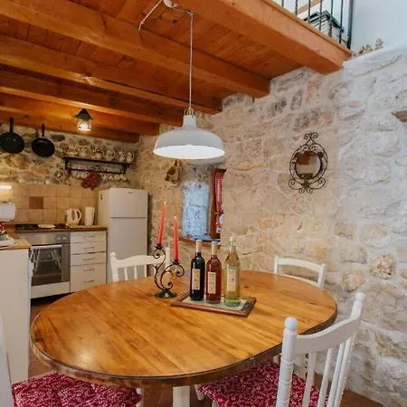 Nyaraló House Rusula Vrsine