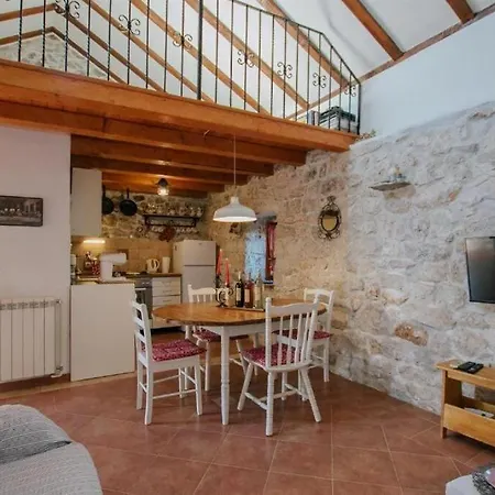 House Rusula Nyaraló Vrsine