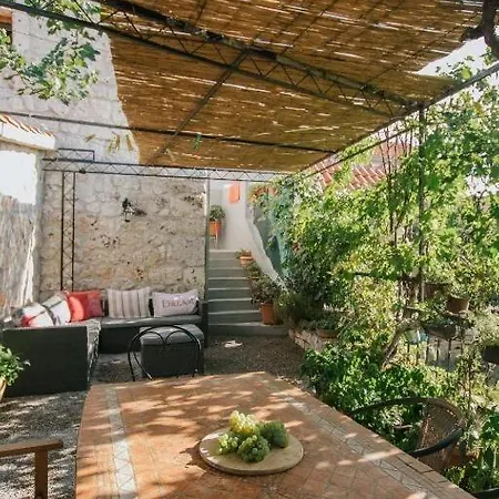 House Rusula Vrsine